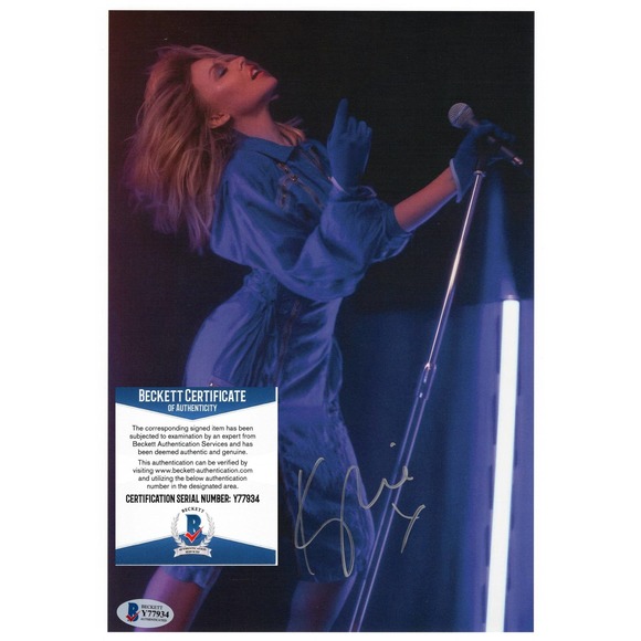 Kylie Minogue Authentic Signed Disco 8.25" x 11.75" Photo Beckett Pop Musician - Picture 1 of 5